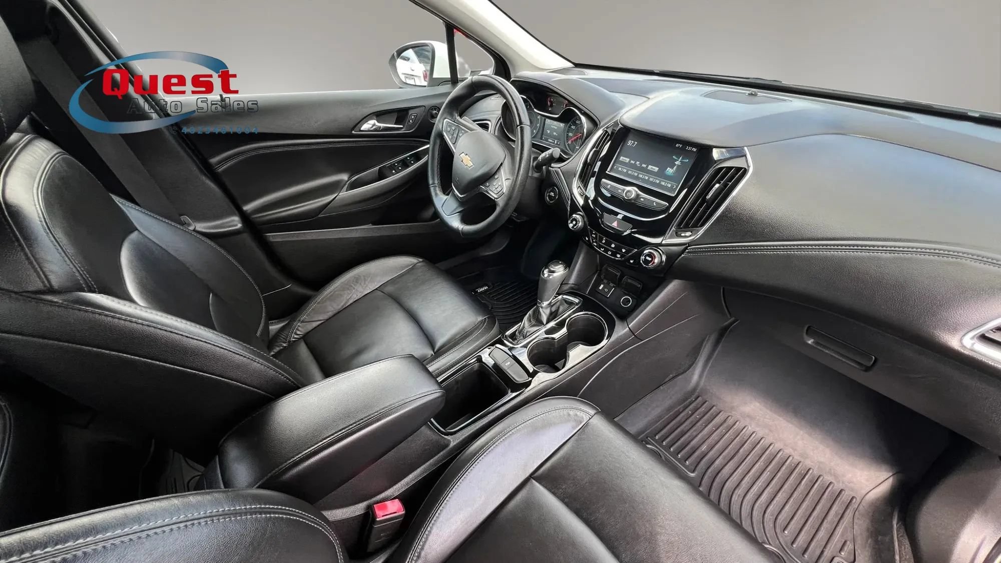 Used 2018 Chevrolet Cruze Premier FWD image 15