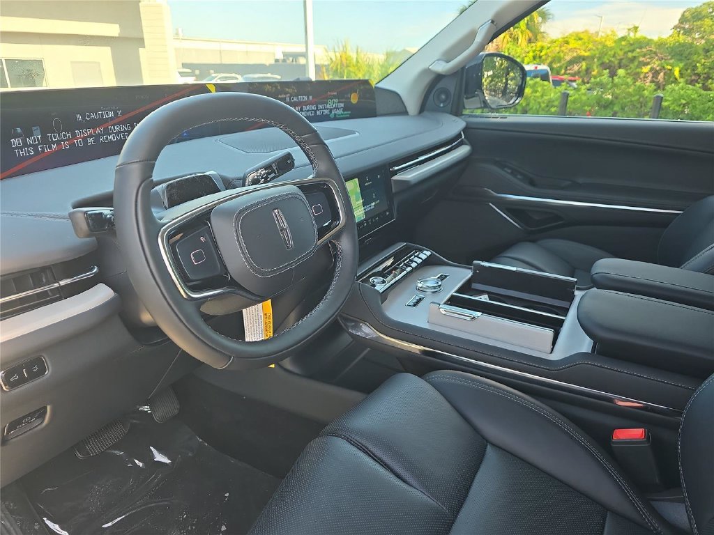 New 2026 Lincoln Navigator Reserve AWD/4WD image 16
