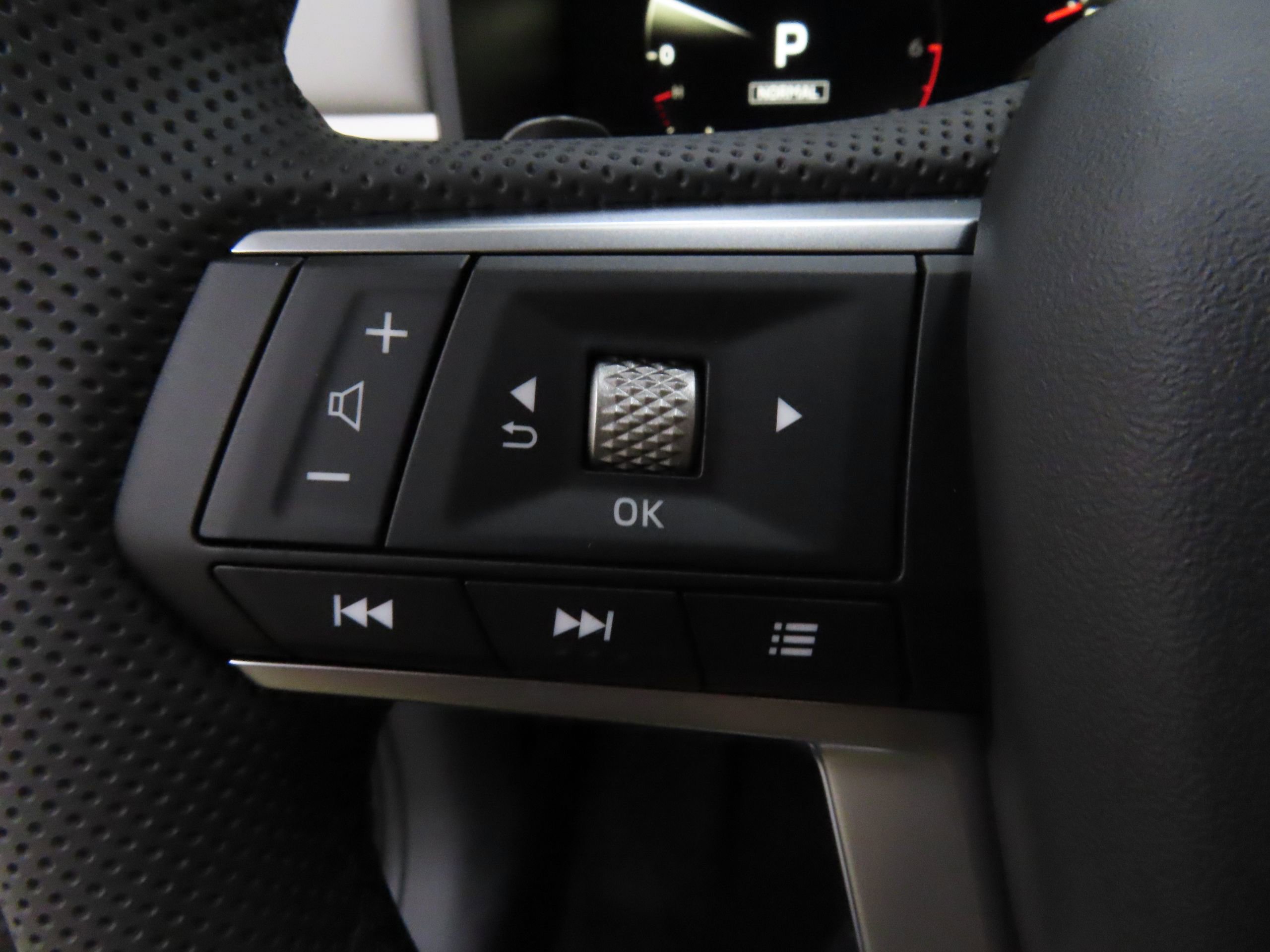 New 2025 Mitsubishi Outlander SE image 12