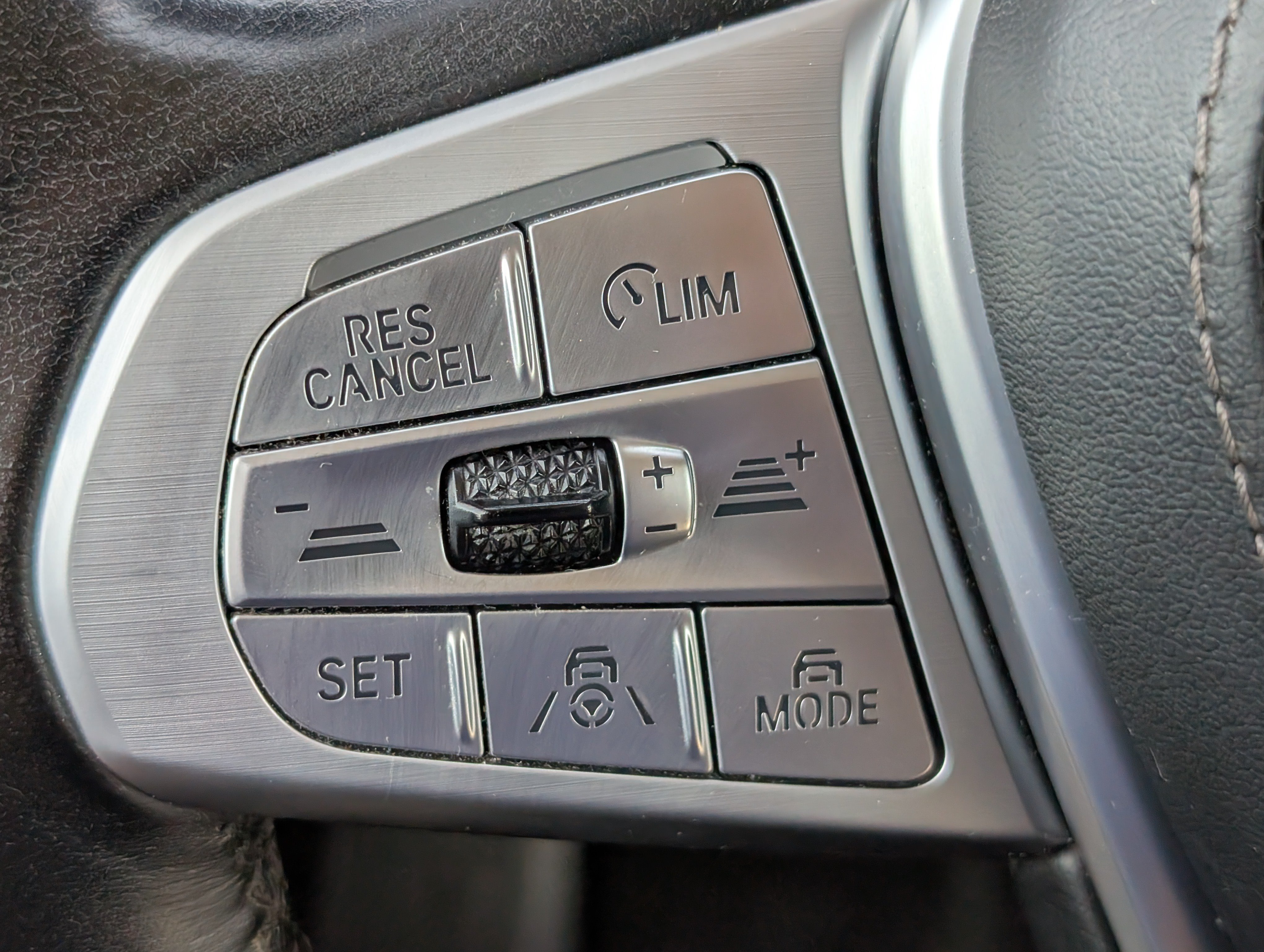Used 2020 BMW X7 xDrive40i w/ Premium Package AWD/4WD image 17