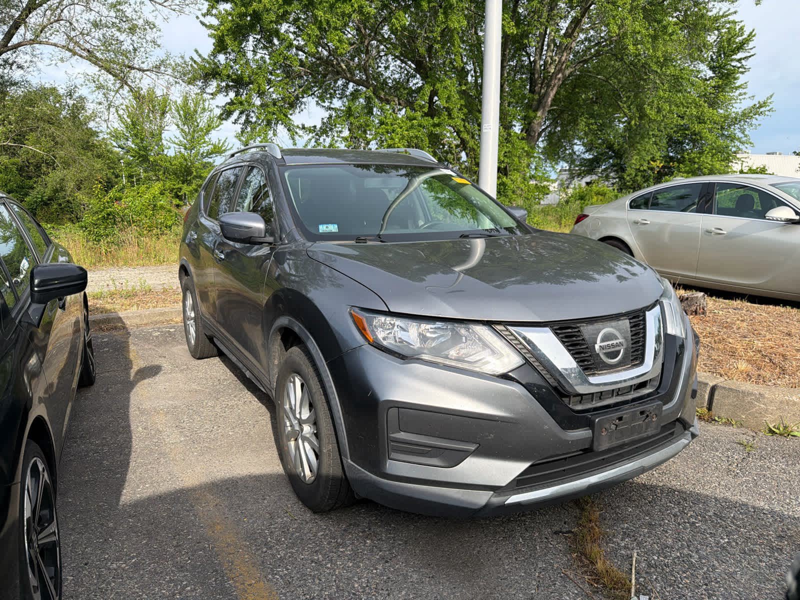 Used 2017 Nissan Rogue SV AWD/4WD image 3