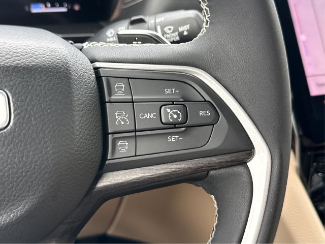 Used 2023 Jeep Grand Cherokee L Limited w/ Luxury Tech Group II AWD/4WD image 38