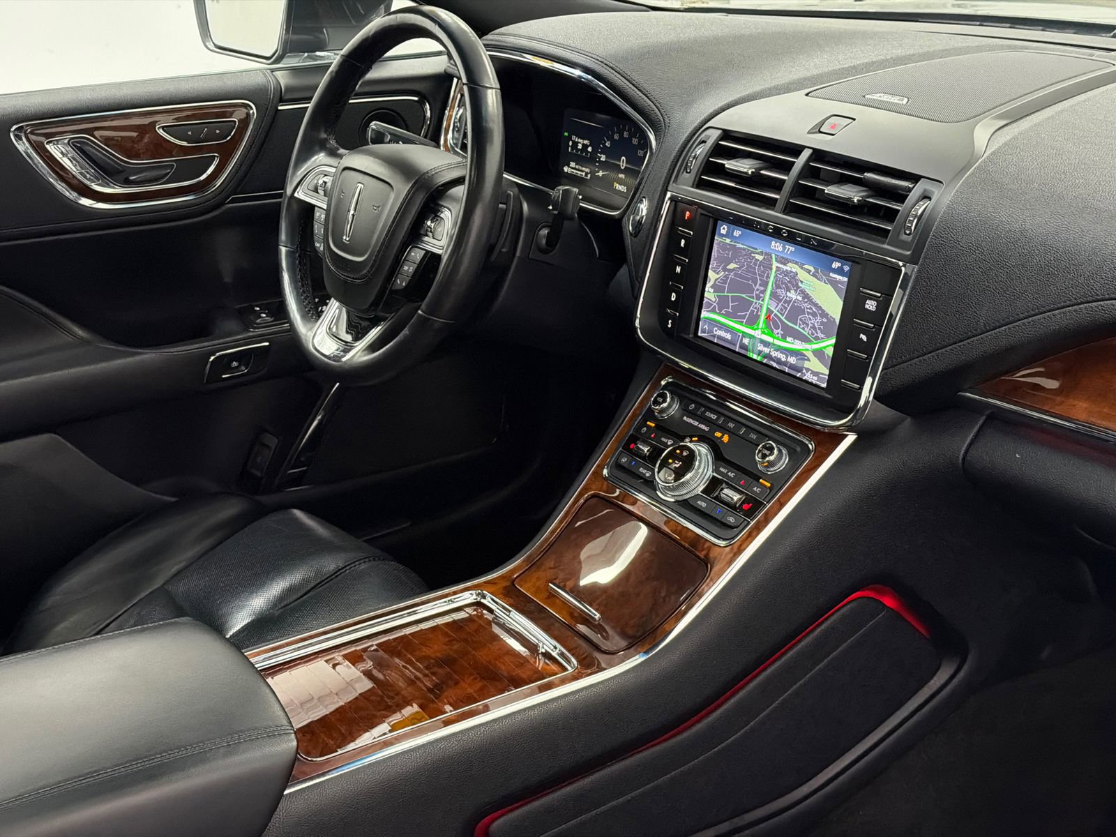Used 2020 Lincoln Continental AWD w/ Premium Package image 9