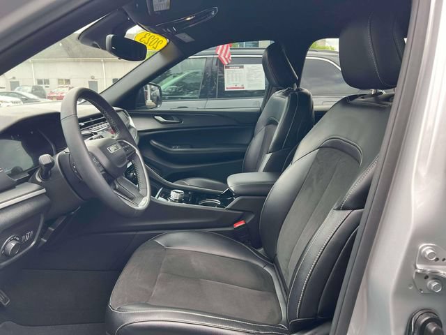 Used 2023 Jeep Grand Cherokee L Laredo AWD/4WD image 29