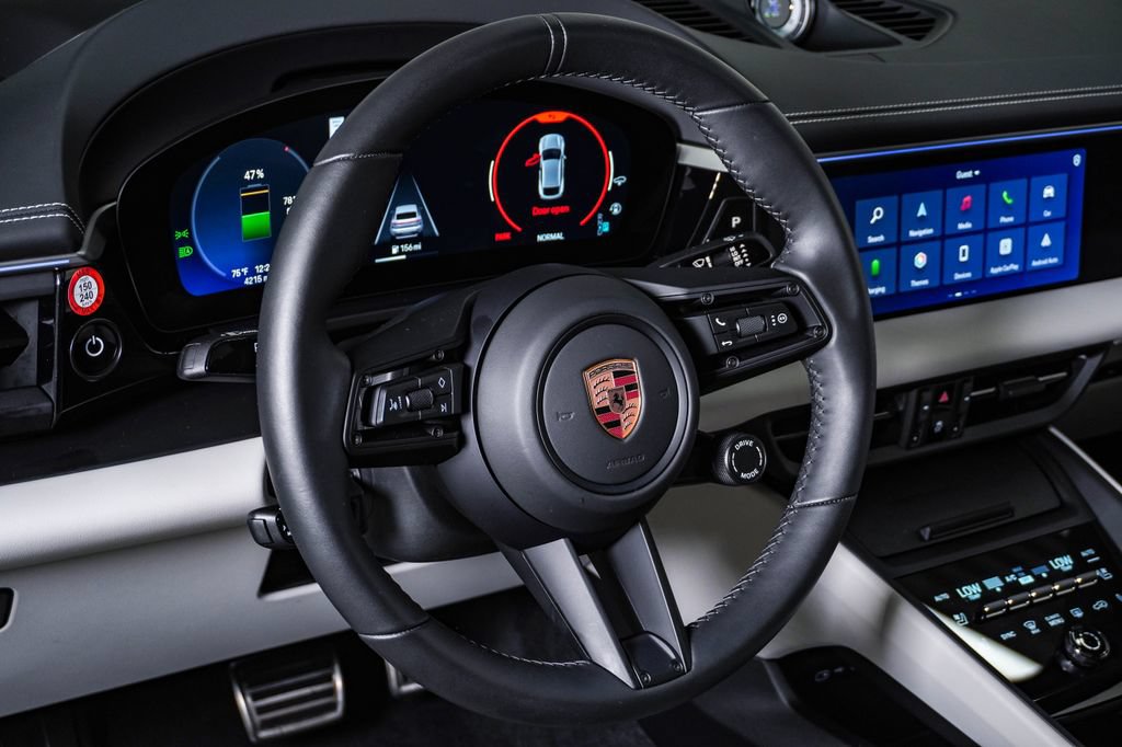 Certified 2025 Porsche Macan 4S Electric AWD/4WD image 18