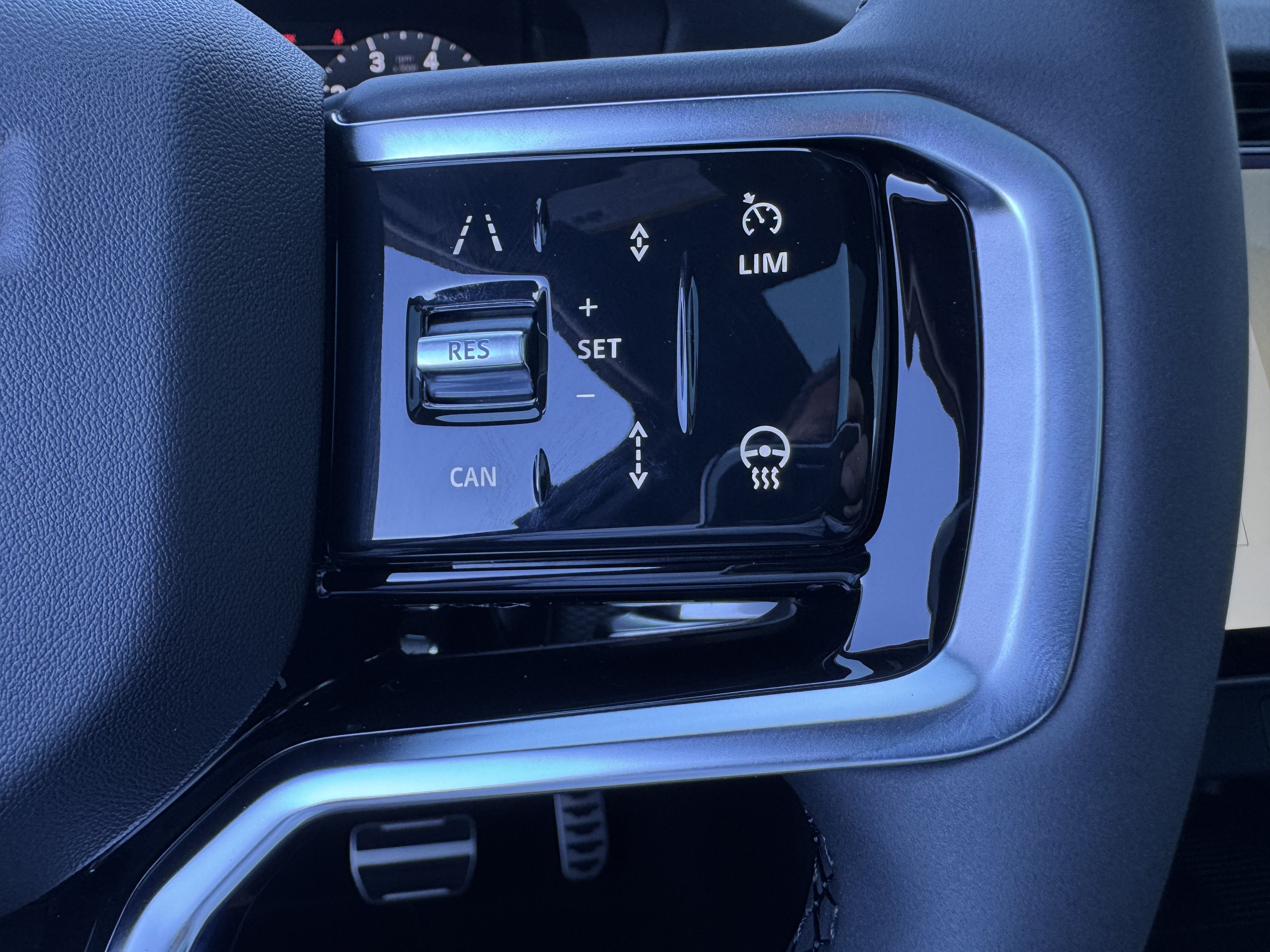 New 2026 Land Rover Discovery Sport Landmark AWD/4WD image 18