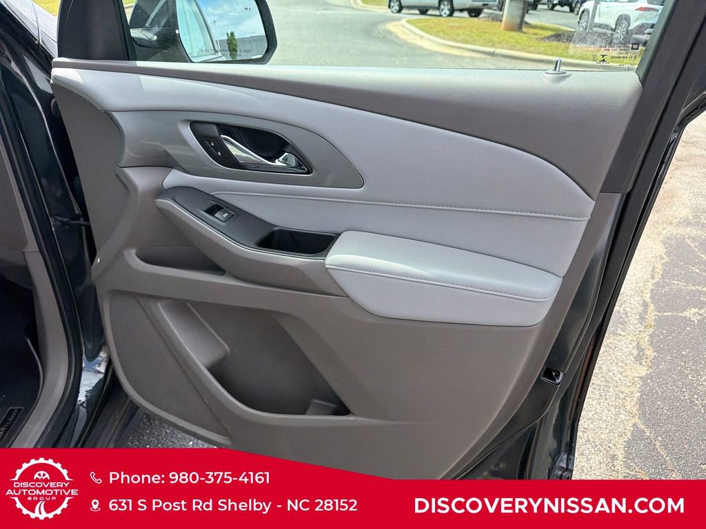 Used 2021 Chevrolet Traverse LT FWD image 39