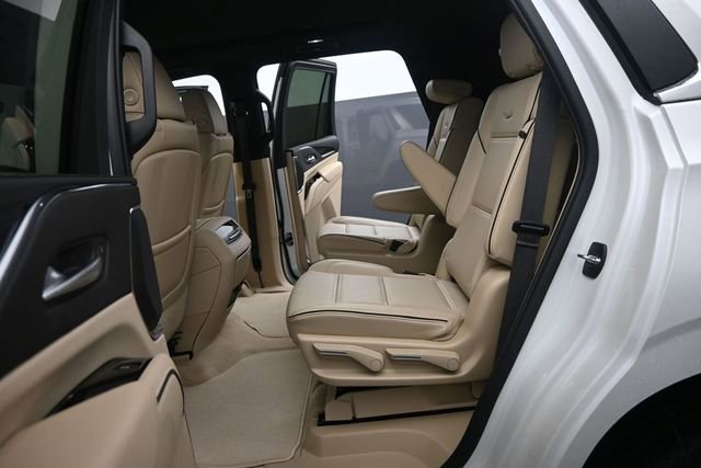 Used 2023 Cadillac Escalade Premium Luxury AWD/4WD image 13