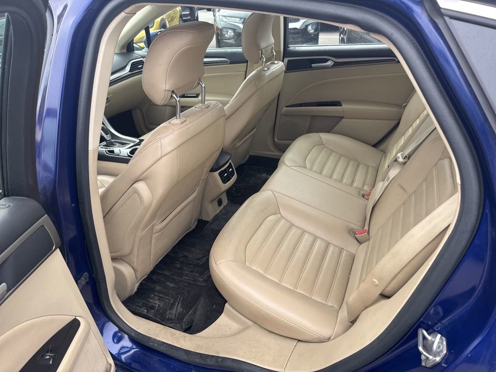 Used 2015 Ford Fusion SE w/ Equipment Group 202A FWD image 17