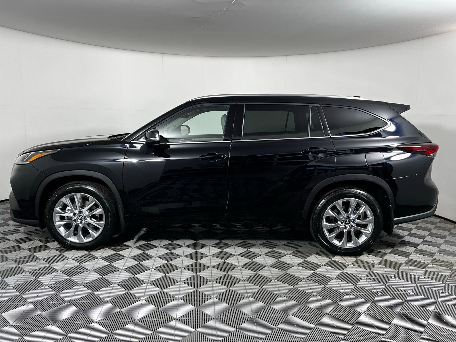 Certified 2026 Toyota Highlander Limited image 8