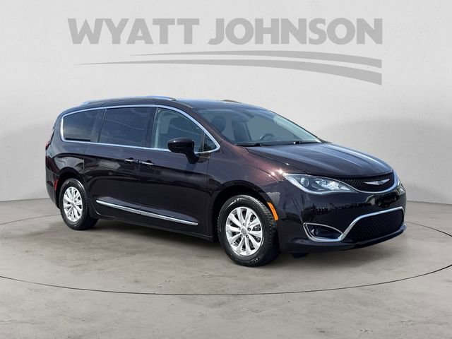Used 2018 Chrysler Pacifica Touring-L FWD image 7