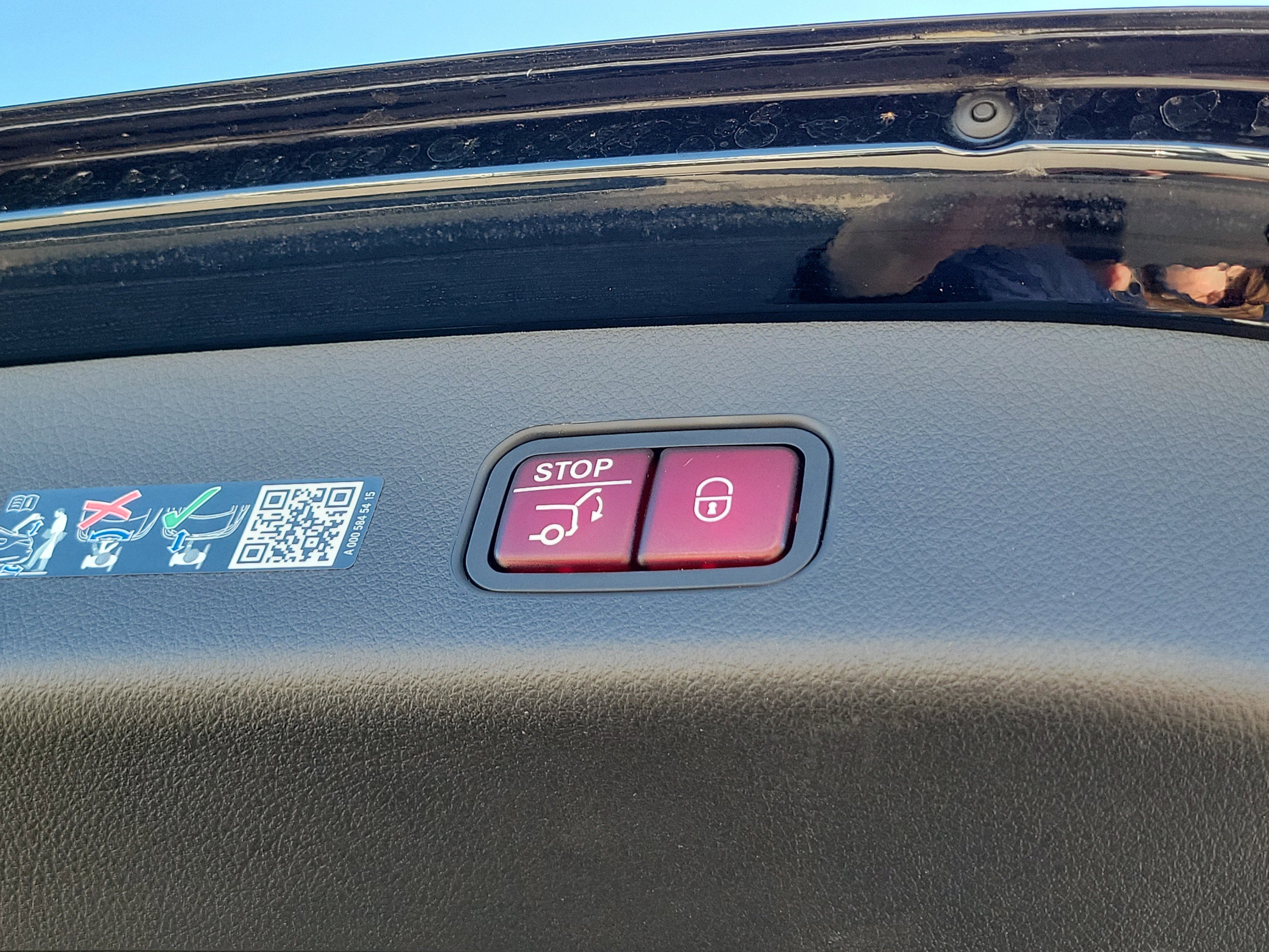 Used 2024 Mercedes-Benz GLC 300 w/ Winter Package image 13