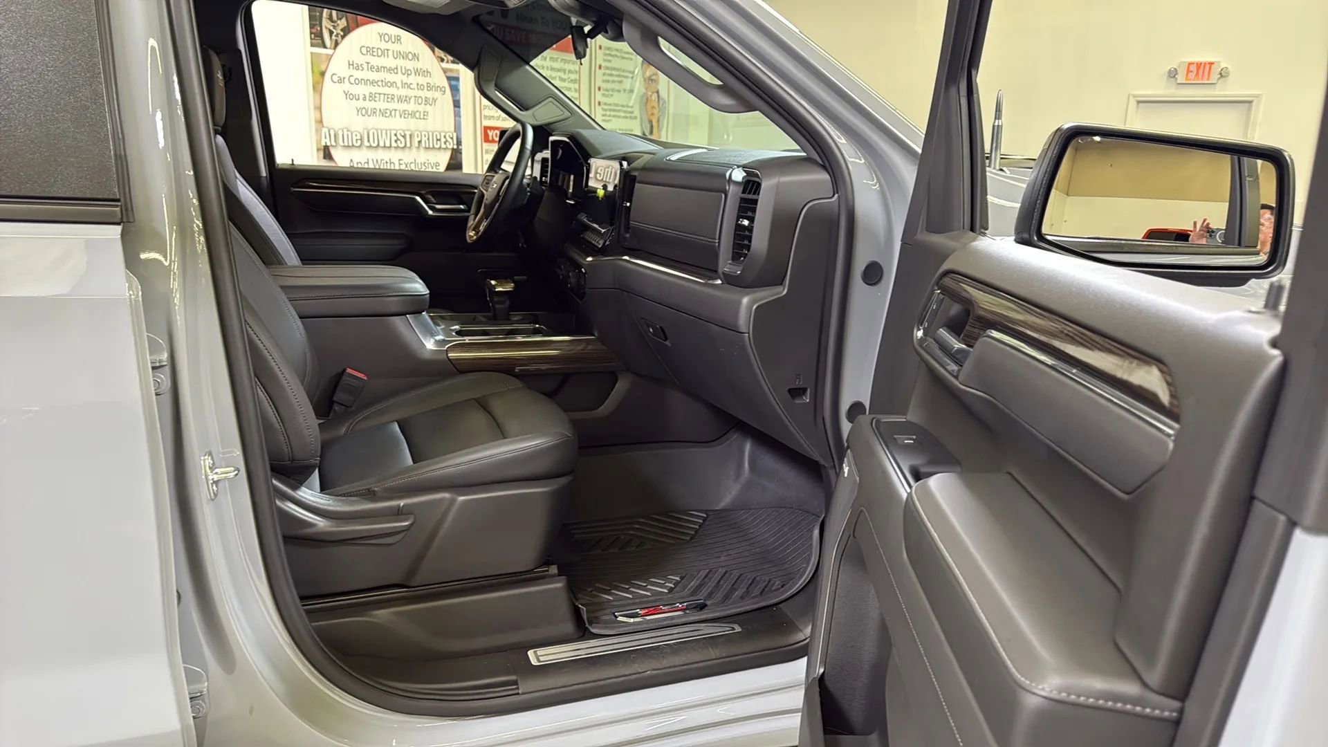 Used 2024 Chevrolet Silverado 1500 LT Trail Boss w/ LT Trail Boss Premium Package image 21