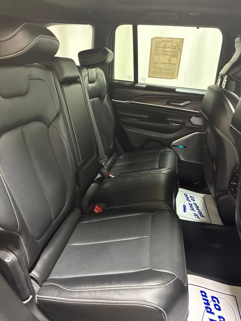 Used 2022 Jeep Grand Cherokee Overland w/ Advanced Protech Group III AWD/4WD image 22