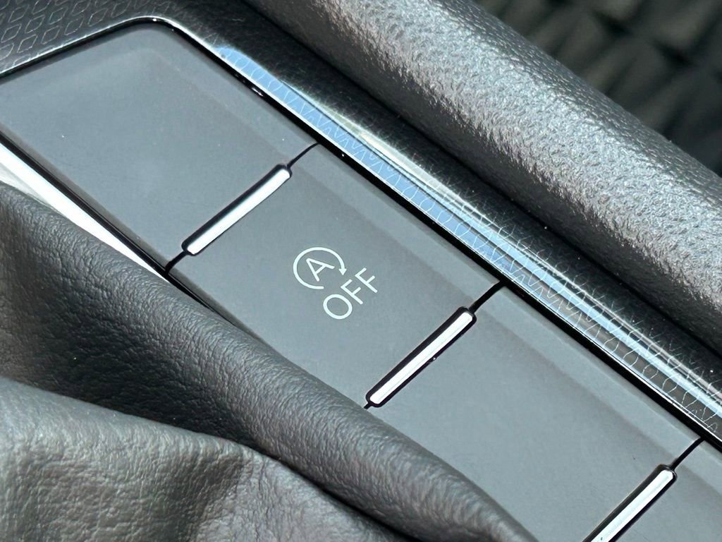 Used 2025 Volkswagen Taos SE image 36