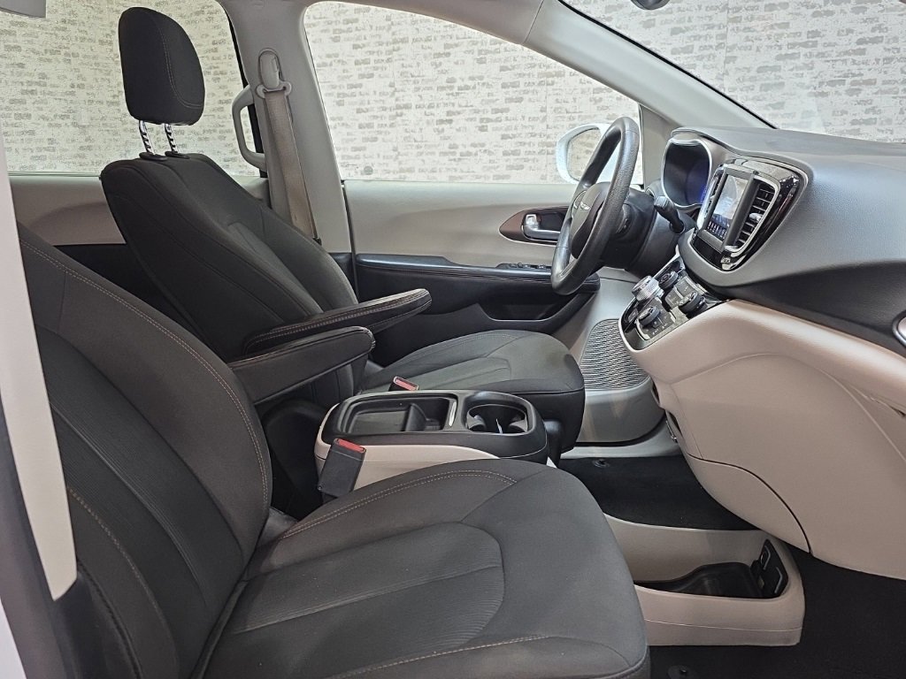 Used 2019 Chrysler Pacifica Touring Plus w/ Tire & Wheel Group image 9