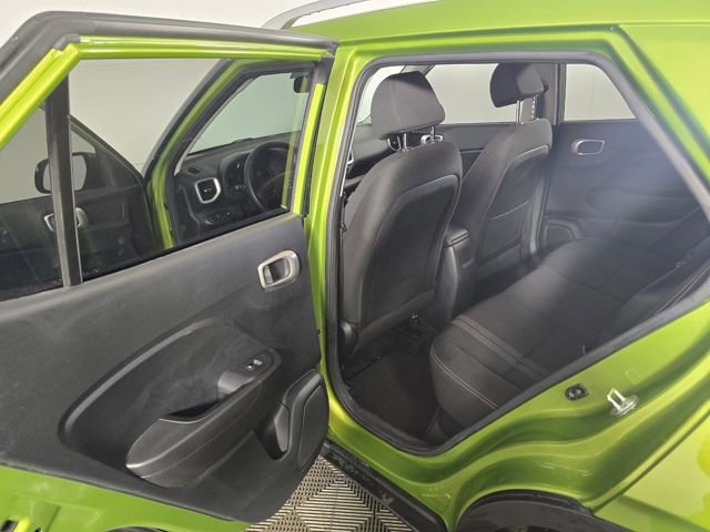 Used 2023 Hyundai Venue SEL image 16