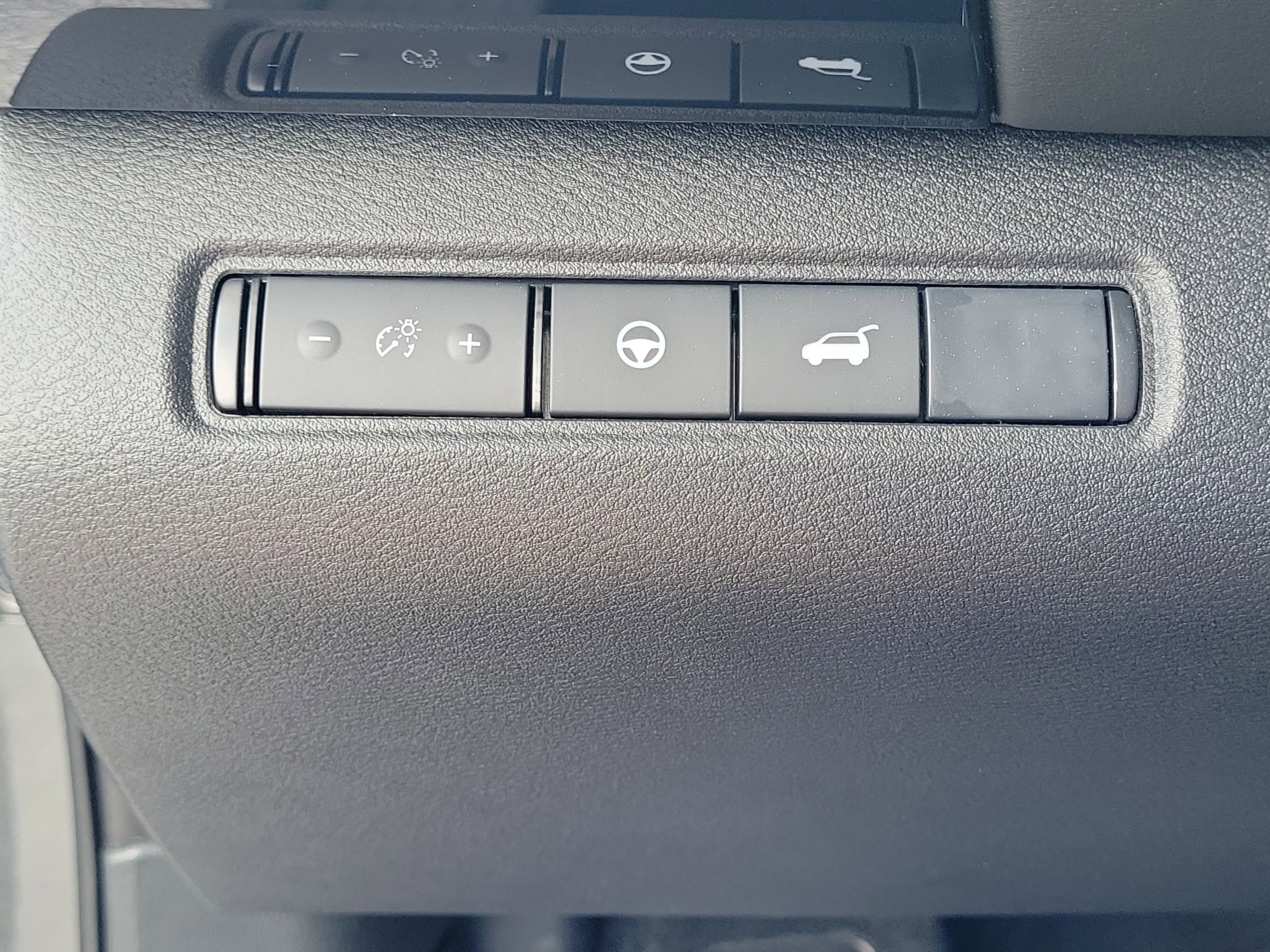 Certified 2025 Nissan Pathfinder SV w/ SV Premium Package FWD image 26