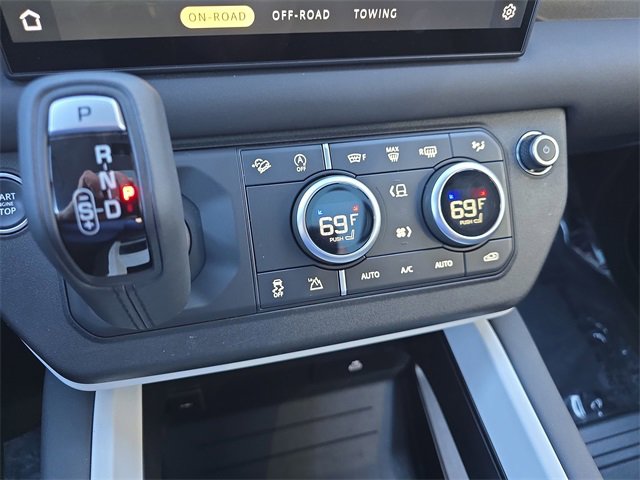 Used 2025 Land Rover Defender 90 S image 24