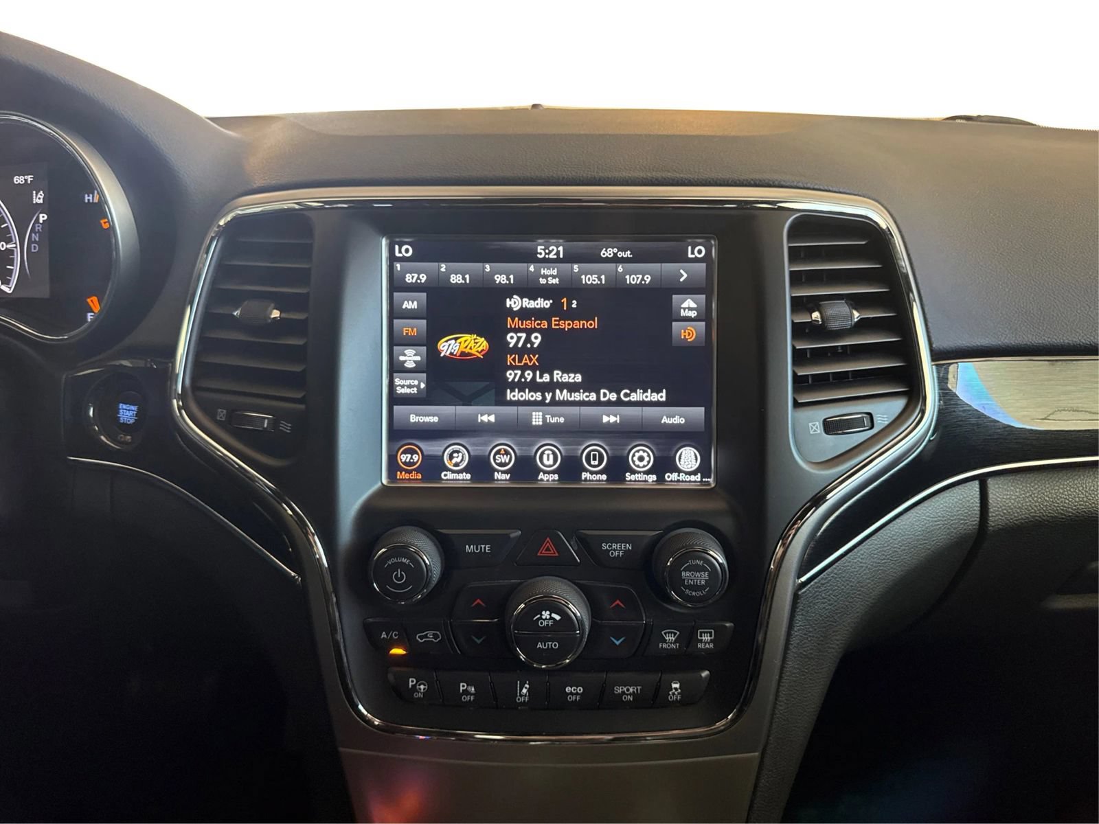 Used 2018 Jeep Grand Cherokee Trailhawk w/ Trailhawk Luxury Group AWD/4WD image 14