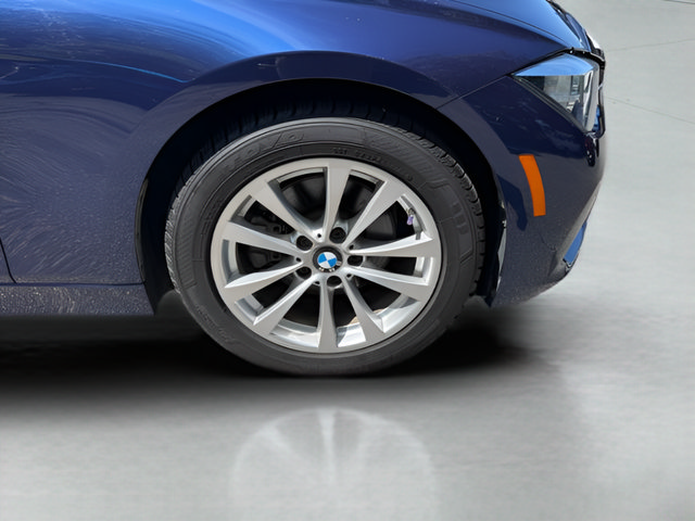 Used 2017 BMW 320i xDrive Sedan AWD/4WD image 29
