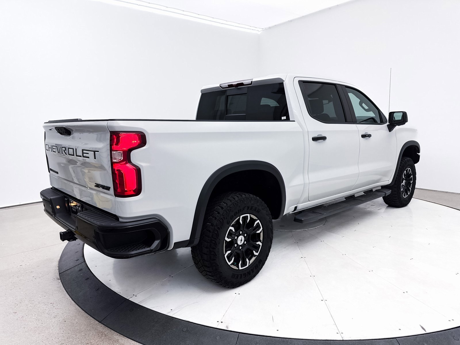 Used 2024 Chevrolet Silverado 1500 ZR2 w/ LPO, Dark Essentials Package image 18