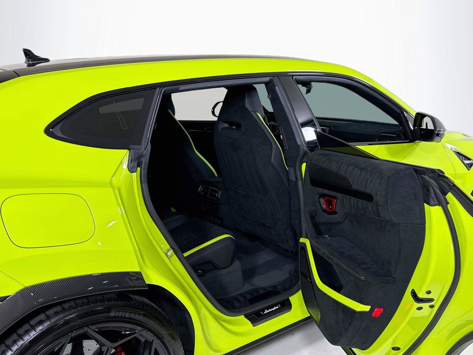 Used 2024 Lamborghini Urus Performante AWD/4WD image 28