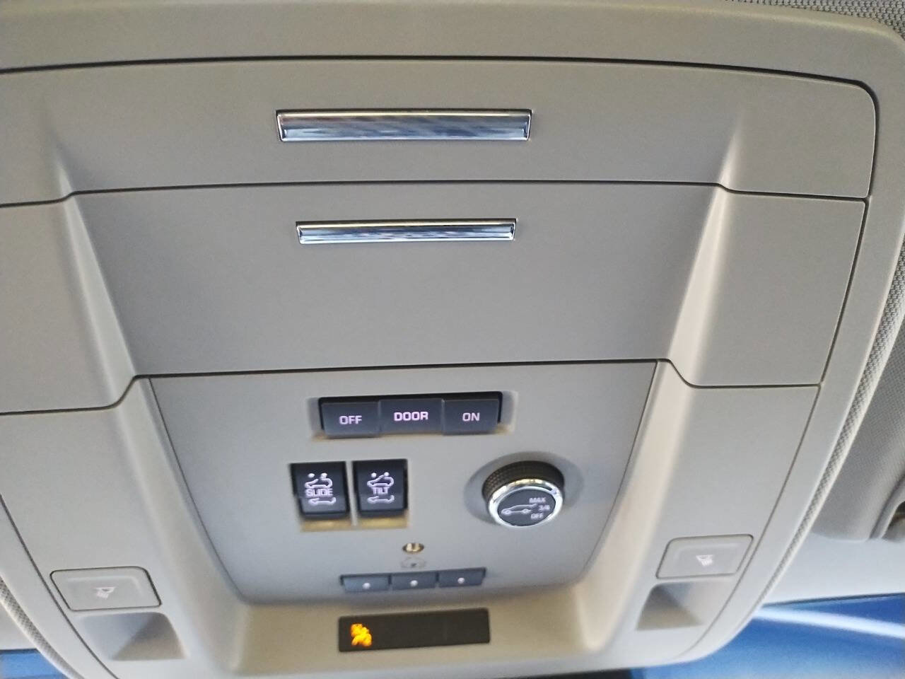 Used 2018 GMC Yukon XL SLT image 12