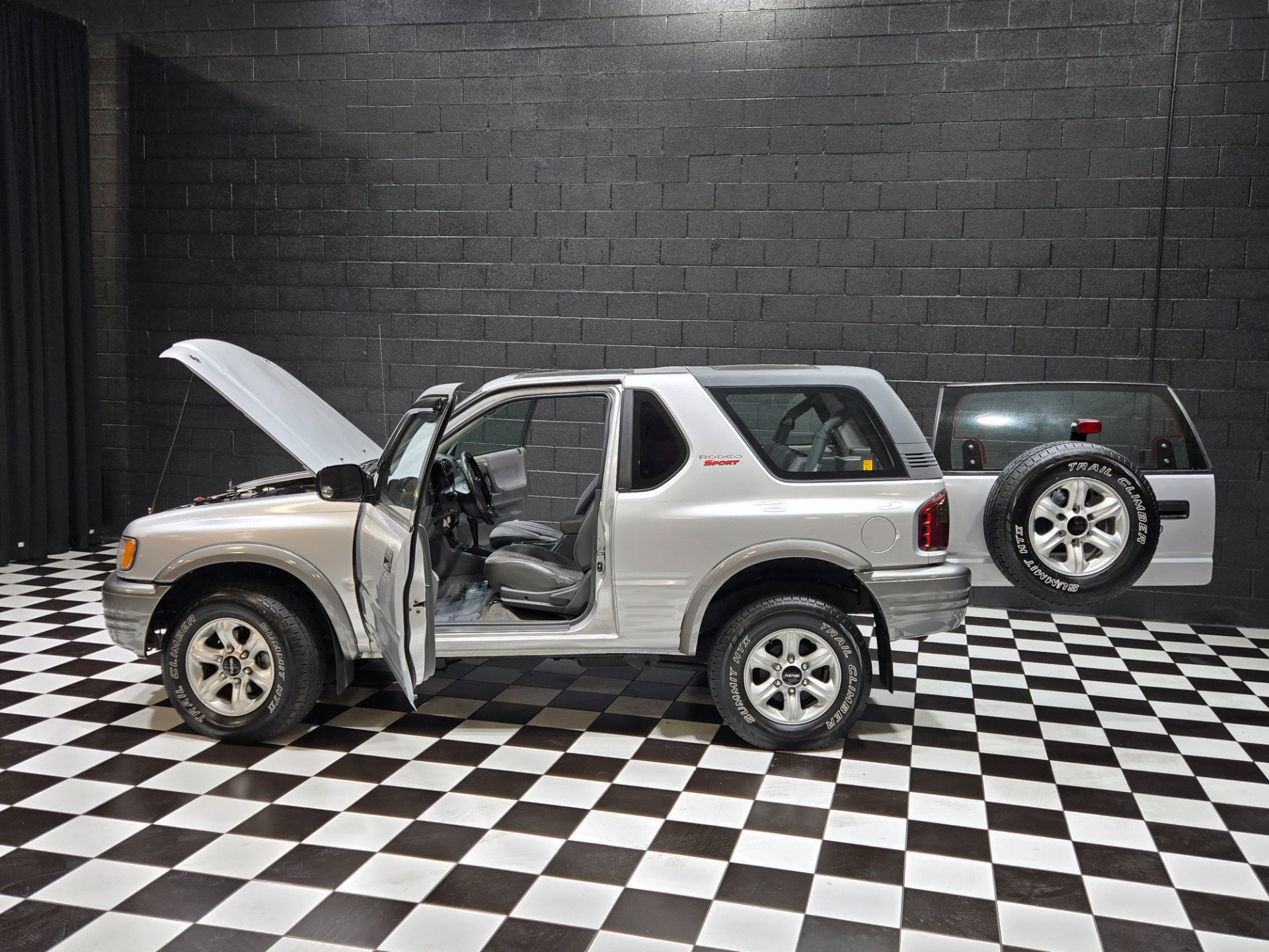 Used 2002 Isuzu Rodeo Sport image 2