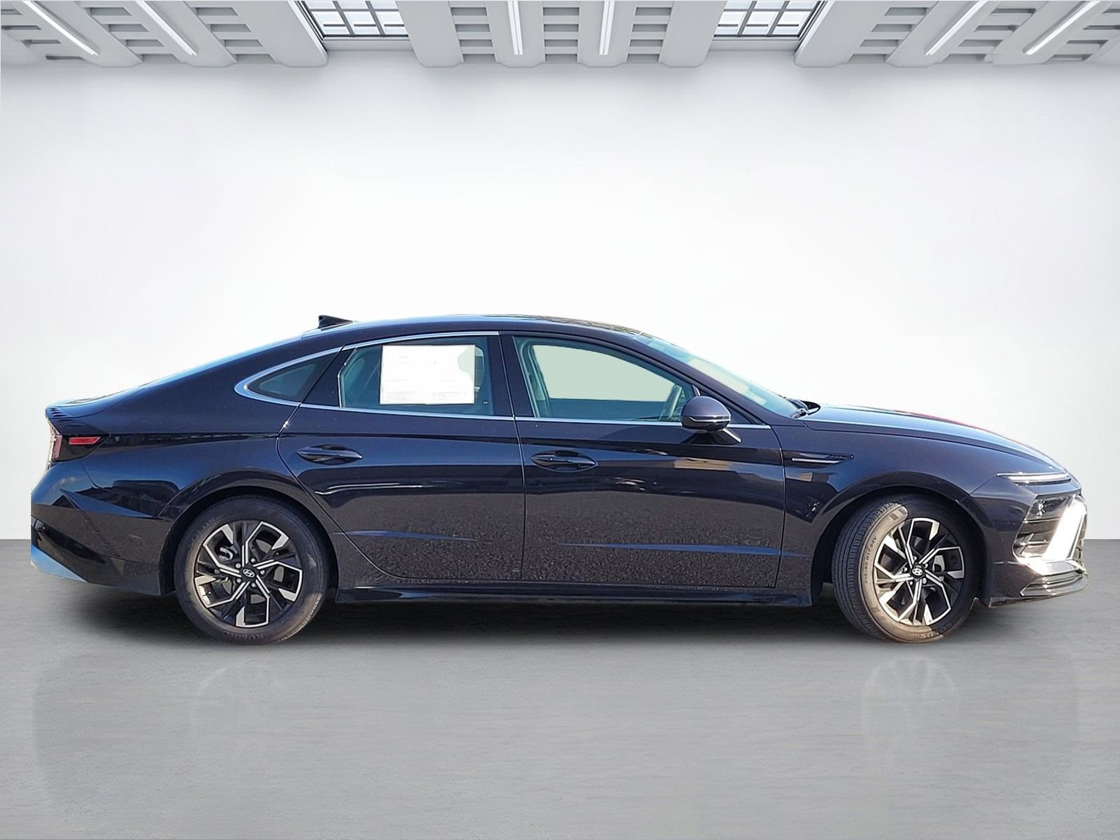 Certified 2025 Hyundai Sonata SEL AWD/4WD image 3
