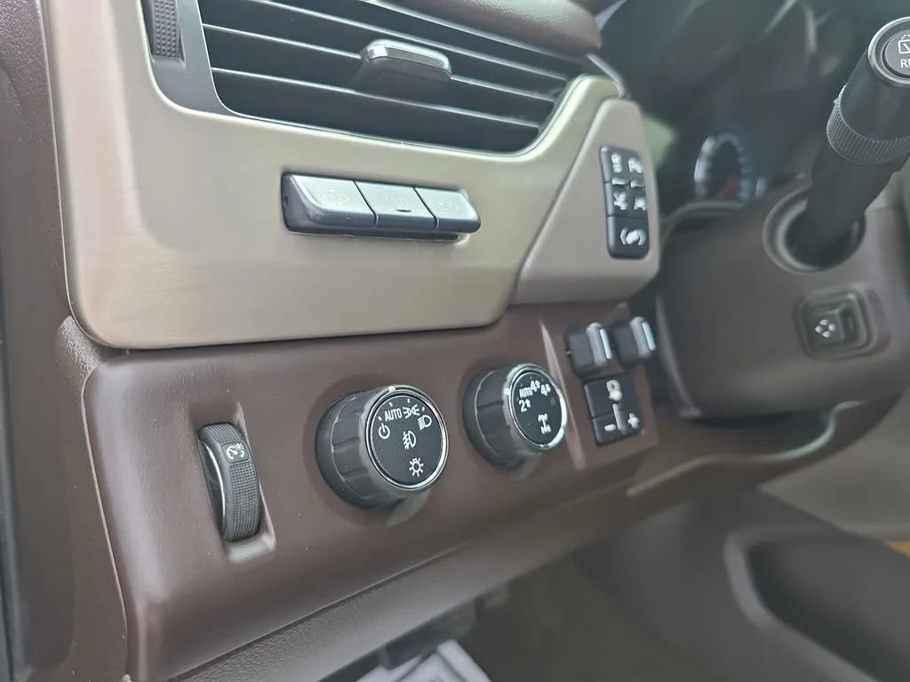 Used 2017 GMC Yukon Denali w/ Open Road Package AWD/4WD image 12