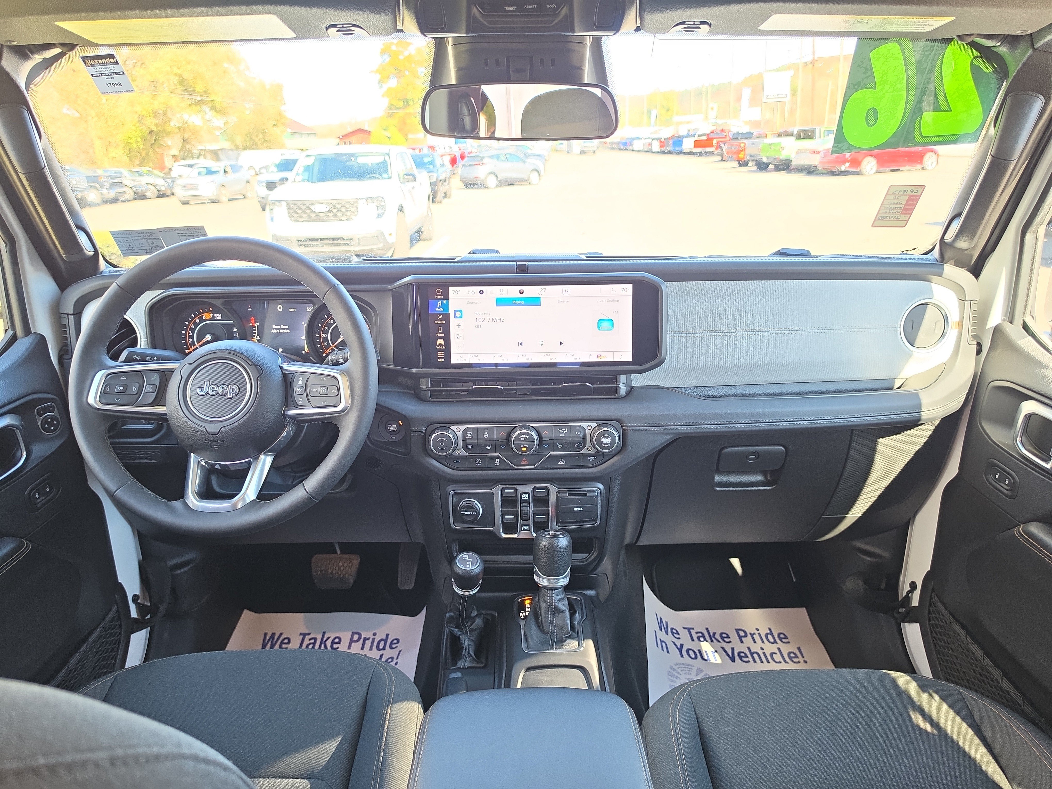 Used 2026 Jeep Wrangler Unlimited Sahara AWD/4WD image 15