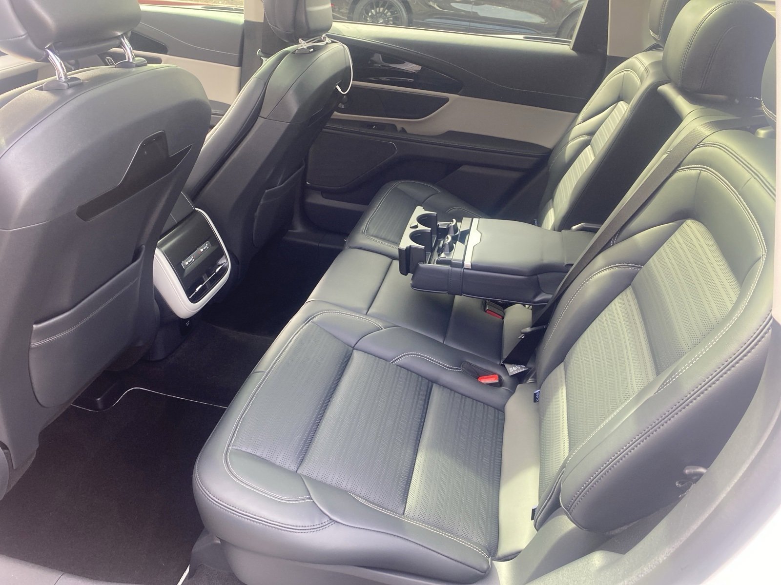 Used 2024 Lincoln Nautilus Reserve w/ Equipment Group 202A image 23