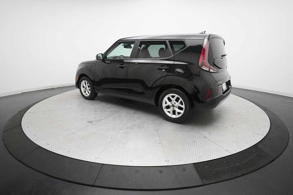 Used 2023 Kia Soul LX w/ LX Technology Package image 12
