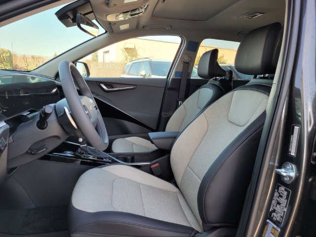 New 2026 Kia Niro FWD image 9