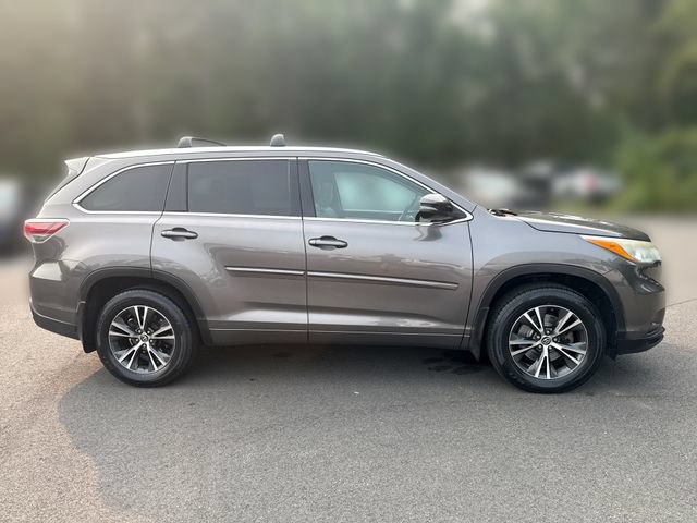 Used 2016 Toyota Highlander XLE w/ Protection Package #3 AWD/4WD image 9