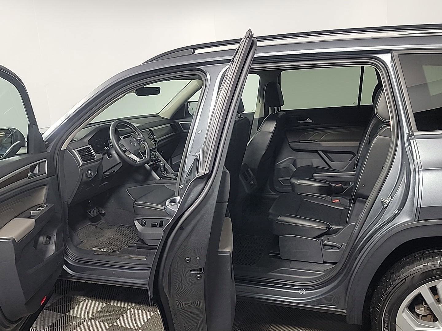 Used 2022 Volkswagen Atlas SE w/ Panoramic Sunroof Package image 16