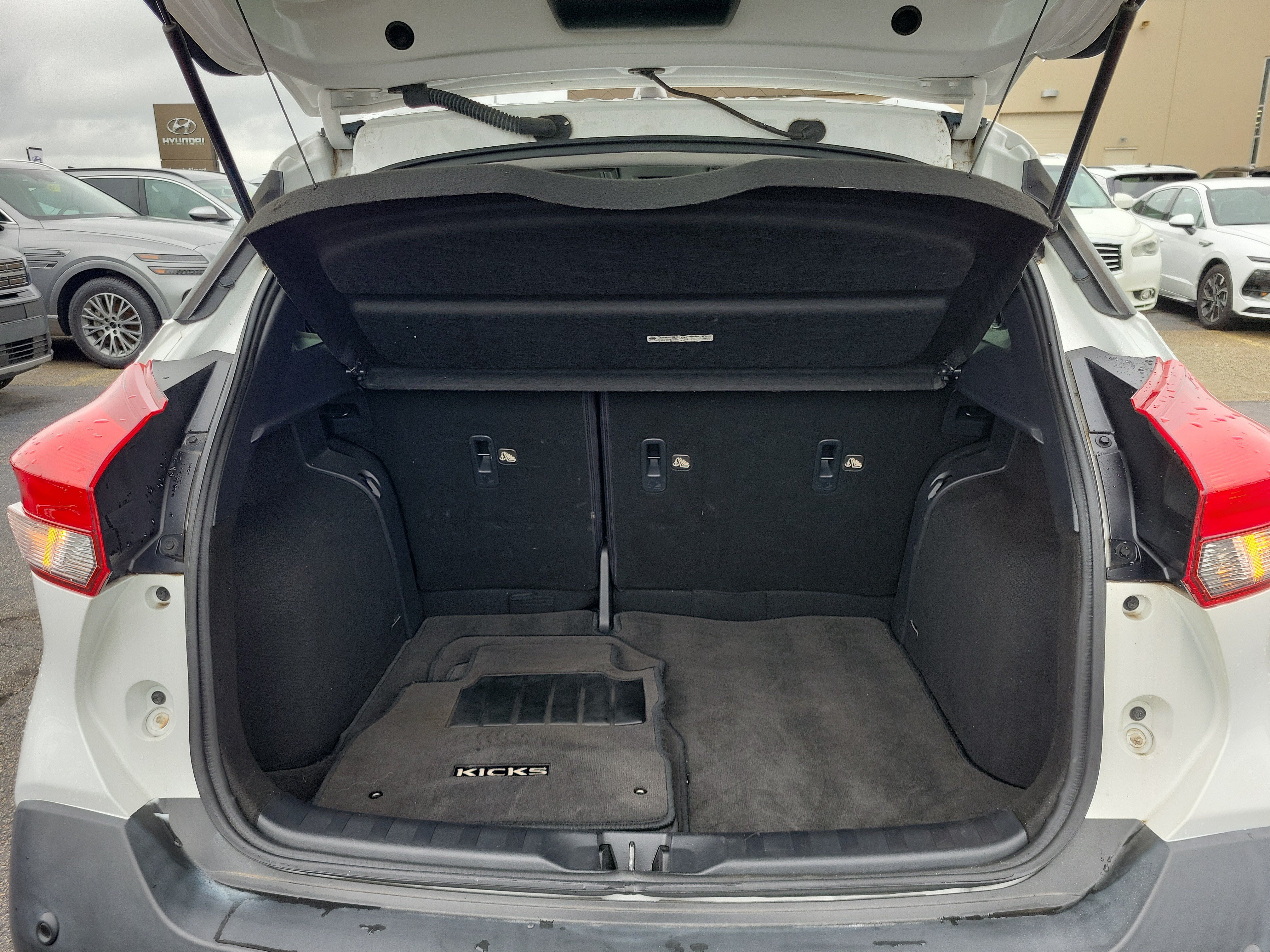 Used 2020 Nissan Kicks SR FWD image 8