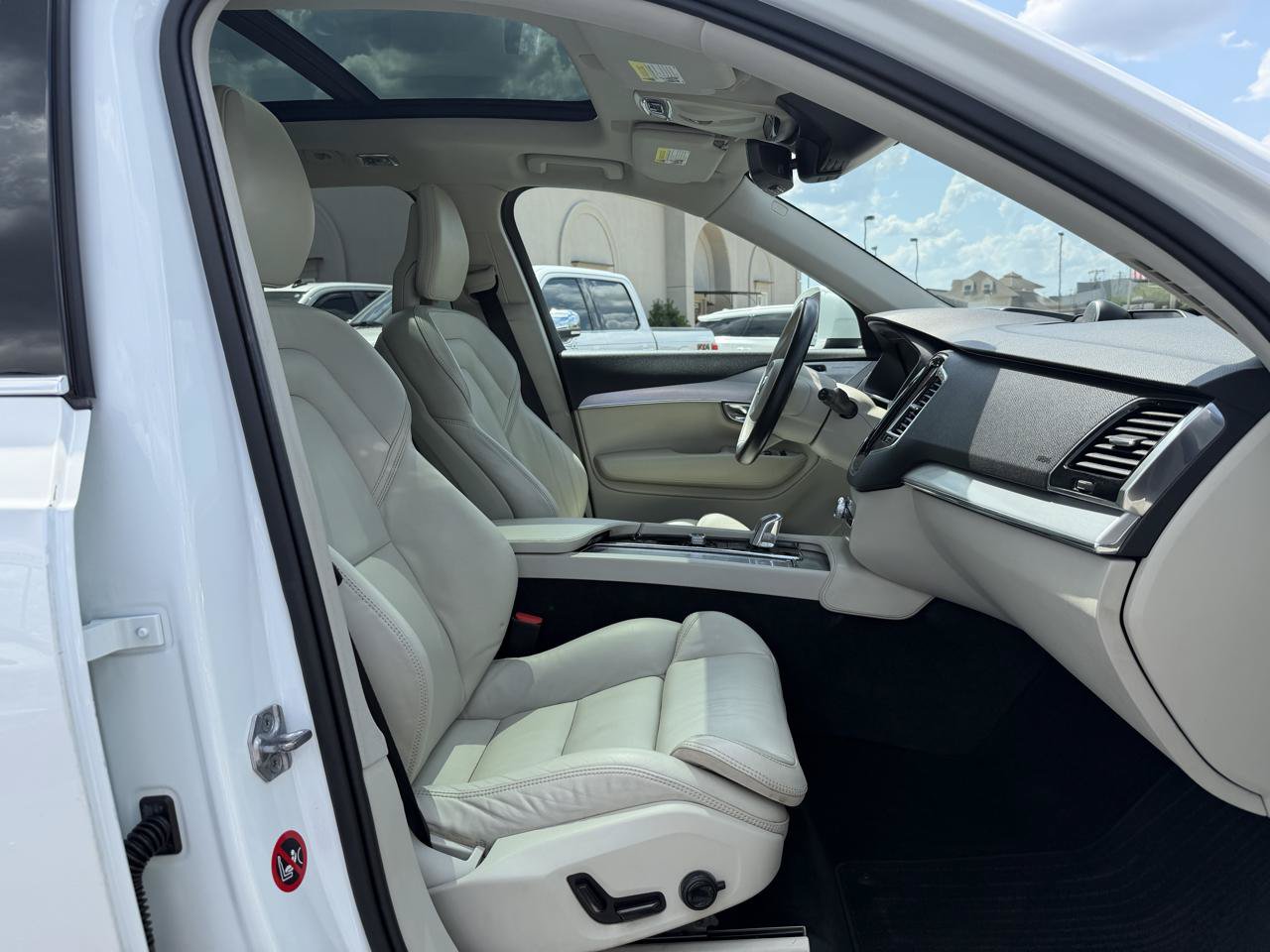 Used 2016 Volvo XC90 T8 Momentum w/ Vision Package AWD/4WD image 17