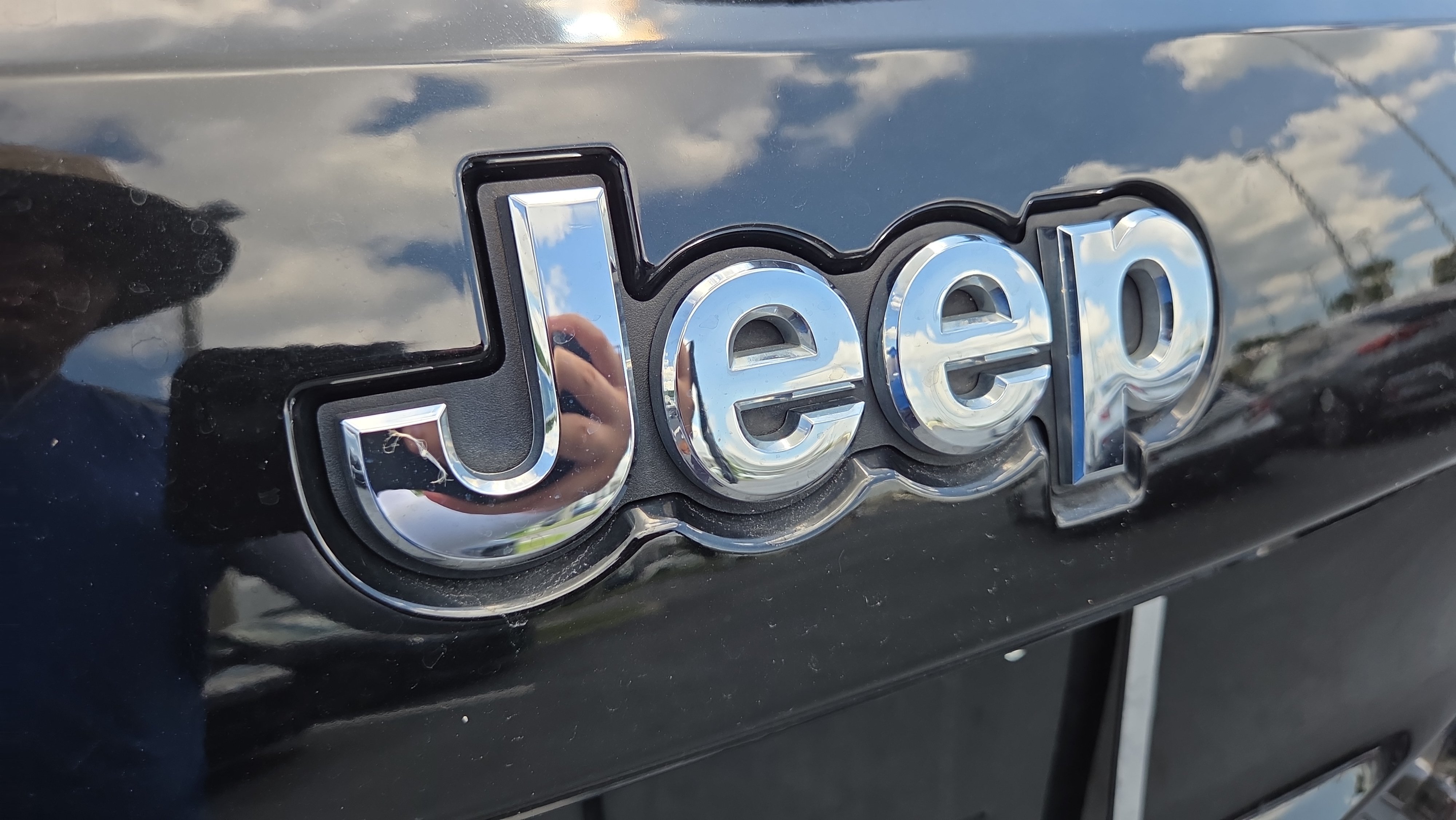 Used 2021 Jeep Grand Cherokee Laredo RWD image 35