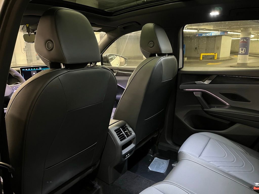 New 2025 Volkswagen Tiguan SE R-Line image 24