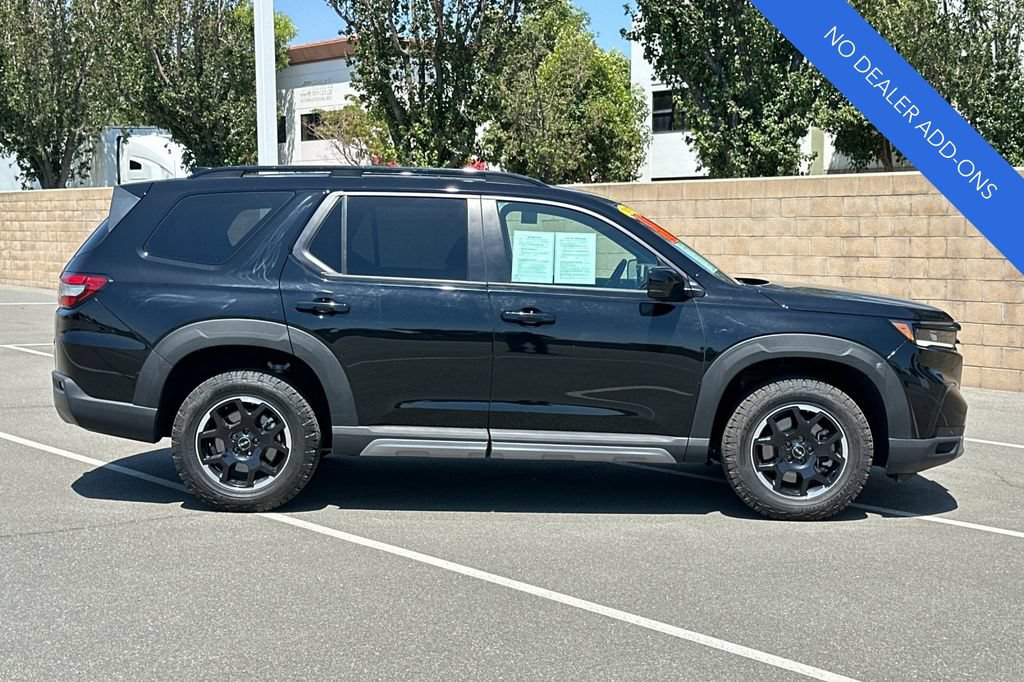 Certified 2025 Honda Pilot TrailSport image 3