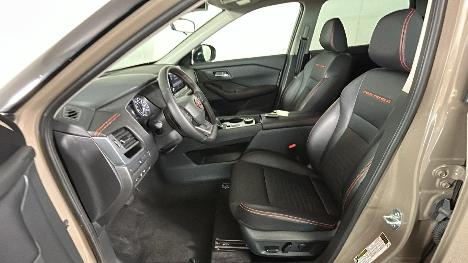 Used 2025 Nissan Rogue SV AWD/4WD image 14