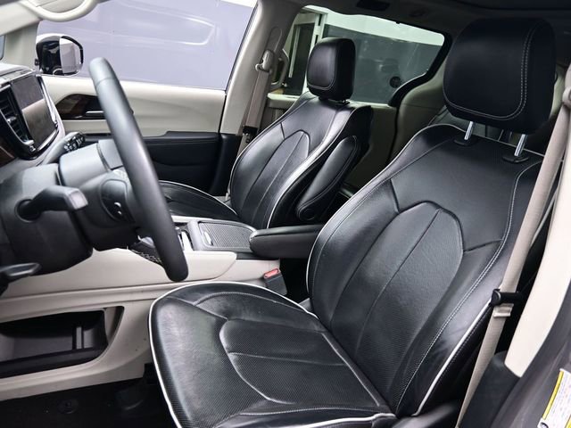 Used 2023 Chrysler Pacifica Limited FWD image 15