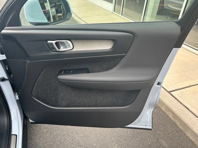 Certified 2025 Volvo XC40 B5 Core AWD/4WD image 14