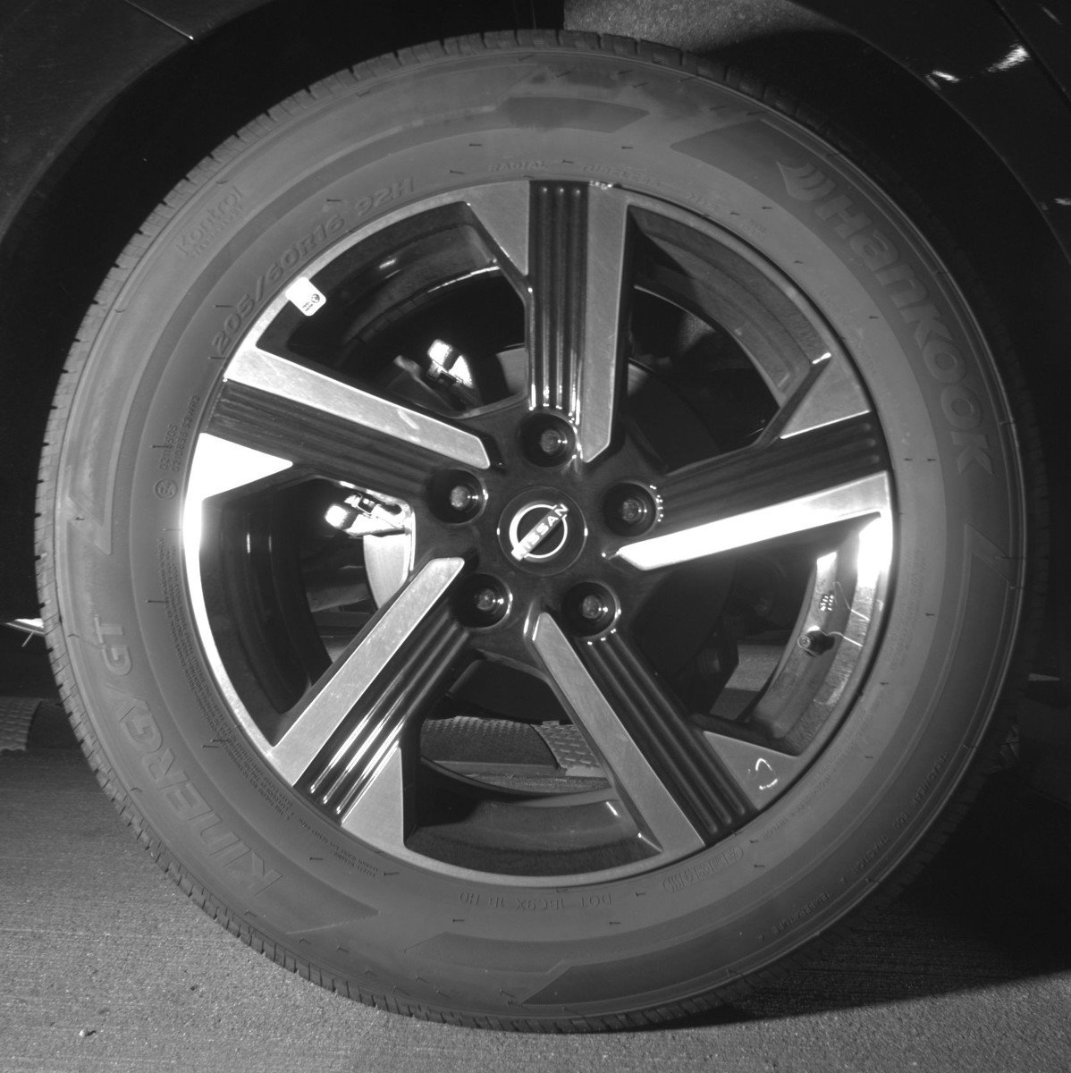 Used 2025 Nissan Sentra SV FWD image 15