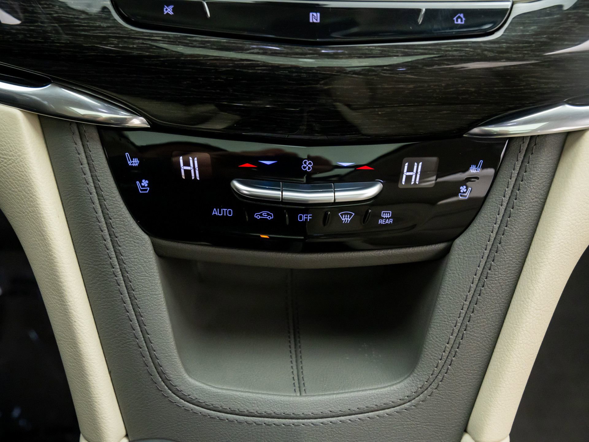 Used 2021 Cadillac XT6 Premium Luxury image 24