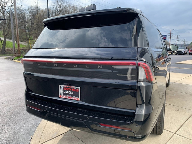 Certified 2025 Lincoln Navigator L Reserve AWD/4WD image 7