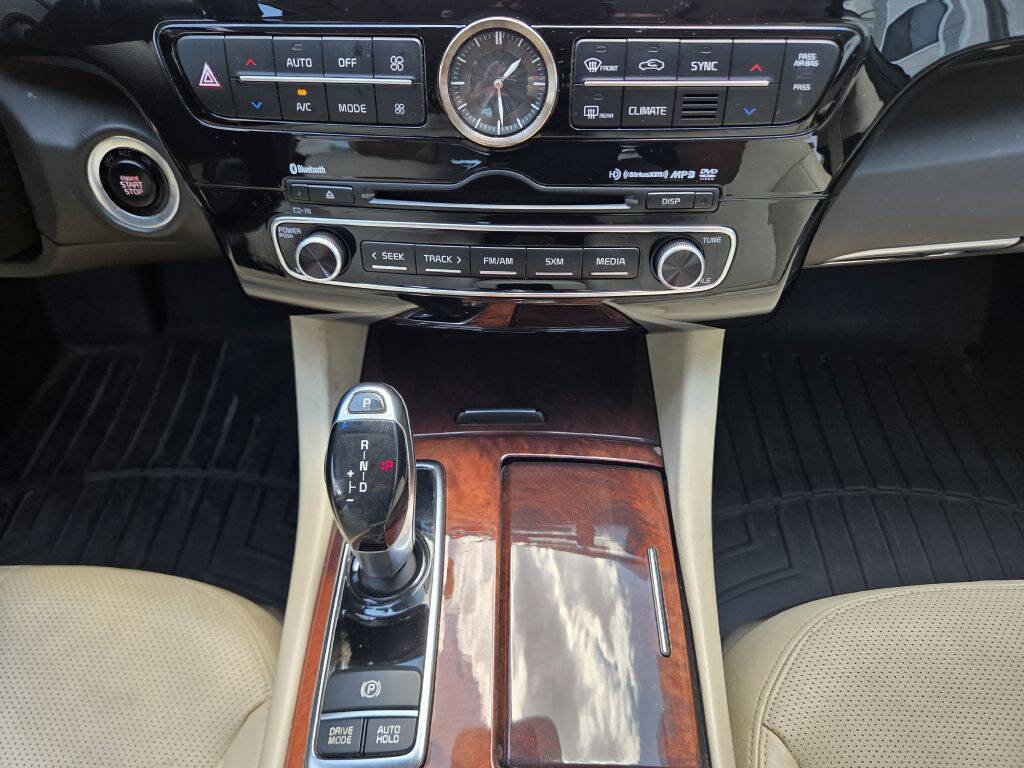 Used 2015 Kia K900 Premium w/ Interior Highline Package RWD image 27