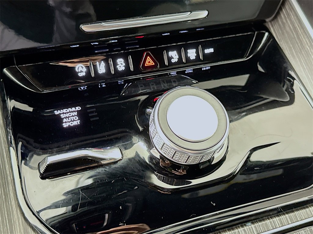 Used 2024 Jeep Wagoneer L Series II w/ Flexible Seating Group image 10